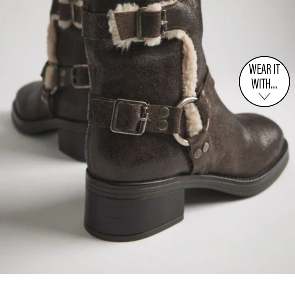 Steve Madden brown distressed boots. Size 9